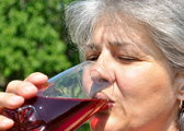 Pij 2 szklanki dziennie, żeby zbić cholesterol i ciśnienie. Zmniejszysz ryzyko udaru i zawału