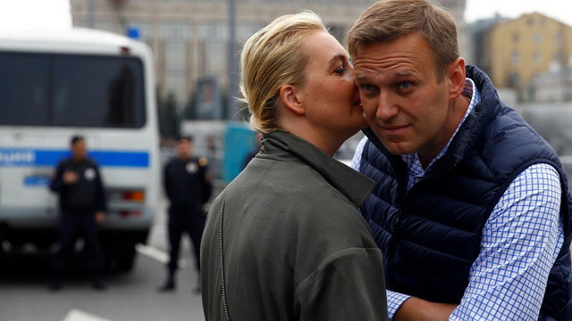 "Przez 24 lata szli, trzymając się za ręce". Kreml szykuje zmasowany atak na Julię Nawalną