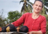Razem z mężem prowadzą samowystarczalną farmę w Indiach