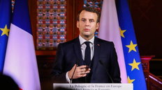 Macron: Nie należy wykluczać wysłania wojsk do Ukrainy