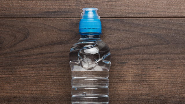 Kupujesz dziecku wodę w butelce z dzióbkiem? Logopeda ostrzega