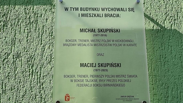 Tablica dla sportowców. "Wyciągali młodzież z rynsztoka"