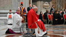 Papieska Liturgia Męki Pańskiej: krzyż Jezusa ukazuje prawdziwe oblicze Boga - Vatican News
