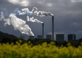 Carbon pricing. Kto emituje gazy cieplarniane, ten płaci. Dlaczego to tak nie działa?