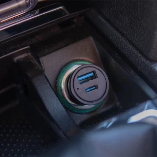 SWISSTEN Czarna Ładowarka samochodowa 1xUSB 1xUSB-C 36W - Ładowarki samochodowe - miniaturka - grafika 5