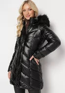 Kurtki damskie - Czarna Pikowana Kurtka przed Kolano z Kapturem i Futerkiem Salasa - miniaturka - grafika 1