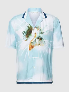Koszule męskie - Koszula casualowa z wiskozy z nadrukiem z motywem - grafika 1