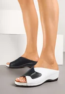 Klapki i japonki damskie - Granatowe Klapki na Koturnie z Metaliczną Aplikacją Reivian - miniaturka - grafika 1