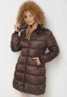 Kurtki damskie - Ciemnobrązowa Długa Kurtka Pikowana z Kapturem z Futrem z Możliwością Odpięcia Feneia - miniaturka - grafika 1