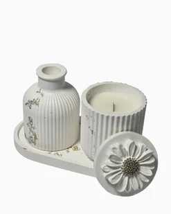 Zestaw Flower Gold - 3 elementy - Świeca Perfumowana 130 ml o zapachu Inspirowanym perfumami J’adore - Podstawka - Dzbanek - Świece Zestaw Flower Gold - 3 elementy - Świeca Perfumowana 130 ml o zapachu Inspirowanym perfumami J’adore - Podstawka - Dzbanek - Świece - miniaturka - grafika 1