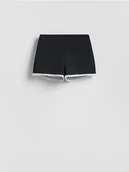 Spodenki damskie - Reserved - Szorty z ozdobną wstawką - czarny - miniaturka - grafika 1