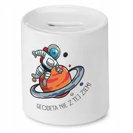 Skarbonki - SKARBONKA DLA GEODETY NIE Z TEJ ZIEMI PREZENT z Nadrukiem ze Zdjęciem + Opakowanie na prezent (wzór 02) - miniaturka - grafika 1