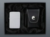 Trafika - zestaw ZAPALNICZKA BENZYNOWA Z ETUI - miniaturka - grafika 1