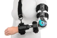 Ortezy, stabilizatory i opaski elastyczne - MEDICAL MEYRA QMED ELBOW PRO PLUS Orteza stawu łokciowego z uchwytem na dłoń prawa - miniaturka - grafika 1