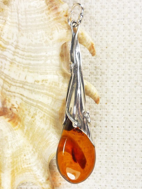 Wisiorek srebrny z bursztynem, handmade 610-115