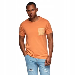 T-shirt męski z printowaną kieszonką - pomarańczowy V3 OM-TSPT-0227 r. M - Koszulki męskie T-shirt męski z printowaną kieszonką - pomarańczowy V3 OM-TSPT-0227 r. M - Koszulki męskie - miniaturka - grafika 1