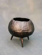 Donice - Rustic aluminiowa pękata osłonka na nóżkach 2A - miniaturka - grafika 1