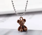Wisiorki - Naszyjnik wisiorek Miś Teddy Bear Kreskówka Bajokowy prezent streetwear - miniaturka - grafika 1