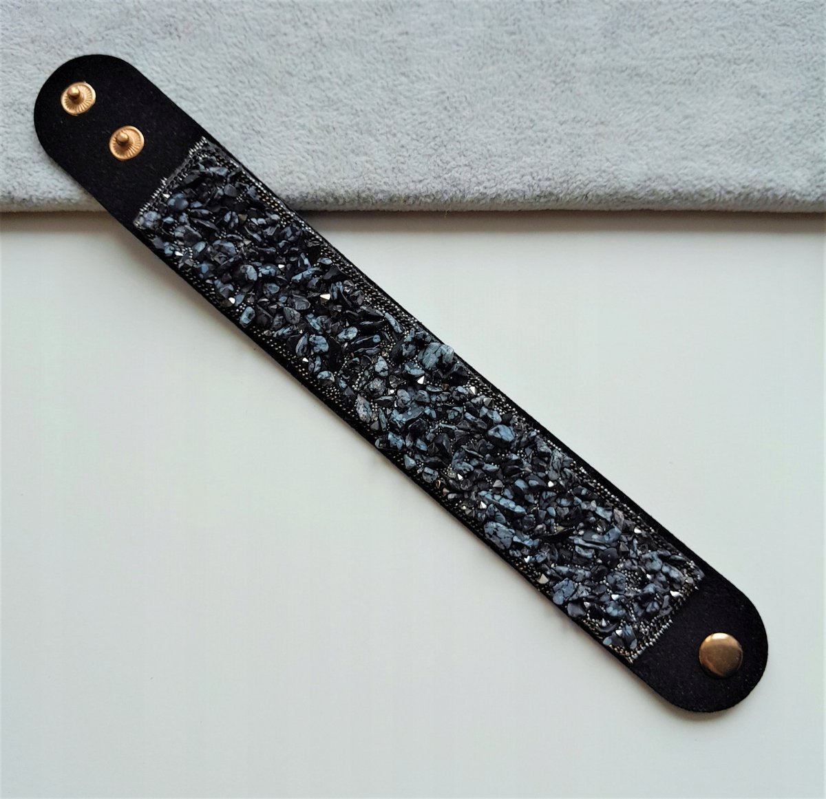 Szeroka Bransoletka Czarna Kamienie Zatrzask