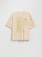 Koszulki dla chłopców - Reserved - Bawełniany t-shirt - beżowy - miniaturka - grafika 1
