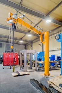 TRAZBOR Żuraw słupowy z wciągnikiem elektrycznym łańcuchowym + Generator ozonu za 1 złotych! (udźwig: 500 kg, wysokość podnoszenia: 2,5m) 95879710 - Wyposażenie gospodarstwa rolnego - miniaturka - grafika 4