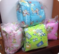 Kołdry i poduszki dla dzieci - Kołdra dziecięca drukowana 90x120 + poduszka 50x60 Karo (kolor/wzór dobierany losowo) - miniaturka - grafika 1