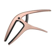 Inne akcesoria gitarowe - Ernie Ball 9605 Axis Capo uniwersalny kapodaster do gitary klasycznej, akustycznej i elektrycznej, kolor róż - miniaturka - grafika 1