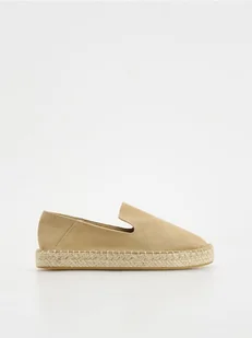 Reserved - Zamszowe espadryle - beżowy - Półbuty damskie - miniaturka - grafika 1