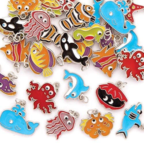 Baker Ross FE236 bransoletka morska Charms - 30 sztuk, idealna do produkcji biżuterii dla dzieci, do aktywności, bransoletek, naszyjników, zajęć z koralikami lub rękodzieła imprezowego