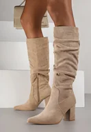 Kozaki damskie - Ciemnobeżowe Marszczone Kozaki z Imitacji Zamszu na Słupku Rasinessa - miniaturka - grafika 1