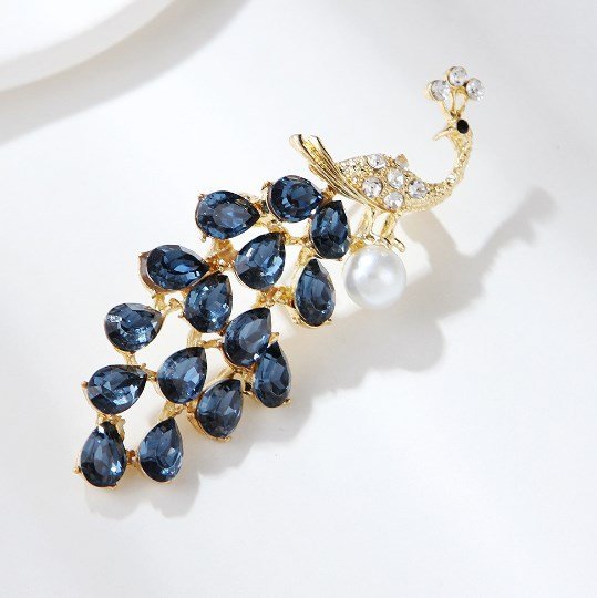 Uroczy ptak broszka paw z perłą niebieski