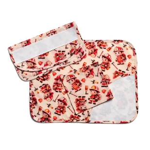 FILET - 3-częściowy zestaw śniadaniowy do przedszkola z bawełny do haftowania: amerykańska podkładka, serwetka i torba na serwetki, wyprodukowano we Włoszech, wzór strażaków z beżowym tłem - Girlandy - miniaturka - grafika 1