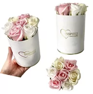 Sztuczne kwiaty - FLOWERBOX Z RÓŻAMI MYDLANYMI KWIATY MYDLANE W PUDEŁKU PREZENT BUKIET KWIATÓW NA WALENTYNKI DLA NIEJ BIAŁY WELUROWY FLOWERBOX ZŁOTE DNO MIX RÓŻOWYCH .. - miniaturka - grafika 1