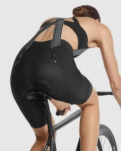 ASSOS spodenki rowerowe damskie UMA GTV black series - Spodenki rowerowe - miniaturka - grafika 8