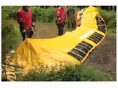 Wyposażenie miejsc publicznych - Samoczynnie Podnosząca Się Zapora Przeciwpowodziowa 5 M 100 Cm - miniaturka - grafika 1