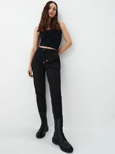 Spodnie damskie - Mohito - Czarne spodnie dresowe z wiskozą - Czarny - grafika 1