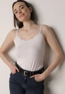 Koszulki i topy damskie - Biały Bieliźniany Top z Bawełny Ozdobiony Koronkową Lamówką Bervina - miniaturka - grafika 1