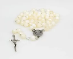 Różaniec z płatkiem róży z grobu św. Jana Pawła II - Różańce - miniaturka - grafika 1