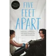 Obcojęzyczne książki dla dzieci i młodzieży - Rachael Lippincott; Mikki Daughtry; Tobias Iaconis Five Feet Apart - miniaturka - grafika 1
