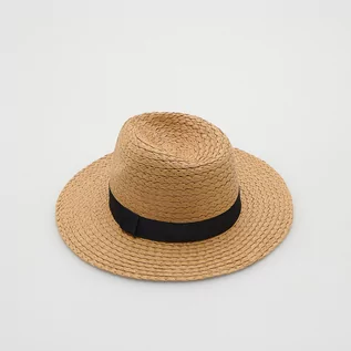 Czapki męskie - Reserved Reserved - Pleciony kapelusz z papierowej słomki - Beżowy - grafika 1