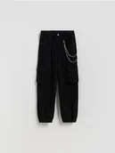 Spodnie i spodenki dla dziewczynek - Reserved - Jeansy cargo z łańcuchem - czarny - miniaturka - grafika 1
