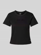 Koszulki i topy damskie - T-shirt z wyhaftowanym logo - miniaturka - grafika 1