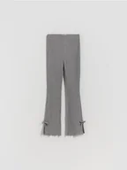 Spodnie i spodenki dla dziewczynek - Reserved - Prążkowane spodnie z kokardkami - ciemnoszary - miniaturka - grafika 1