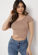 Koszulki i topy damskie - Ciemnobeżowy Bawełniany T-shirt z Asymetrycznym Wycięciem i Ozdobnym Łańcuszkiem Glitia - miniaturka - grafika 1