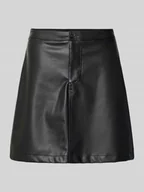 Spódnice - Lekko rozkloszowana spódnica z imitacji skóry z zapięciem na guzik - miniaturka - grafika 1