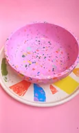 Miski i półmiski - Różowa miska terrazzo do kuchni na owoce lub dekoracyjna - miniaturka - grafika 1