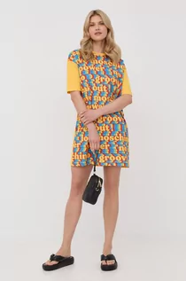 Sukienki - Love Moschino sukienka bawełniana kolor żółty mini oversize - grafika 1