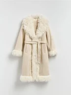 Płaszcze damskie - Reserved - Płaszcz ze sztucznym futrem - złamana biel - miniaturka - grafika 1