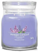 Świece - Yankee Candle Świeca zapachowa Lilac Blossoms średnia - miniaturka - grafika 1