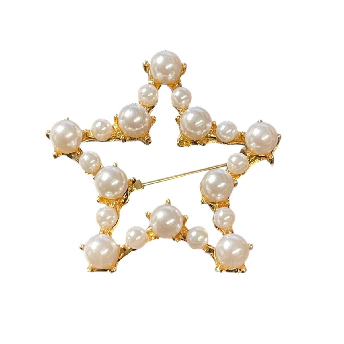Broszka damska gwiazda z perłami – elegancka, 5 × 3 cm